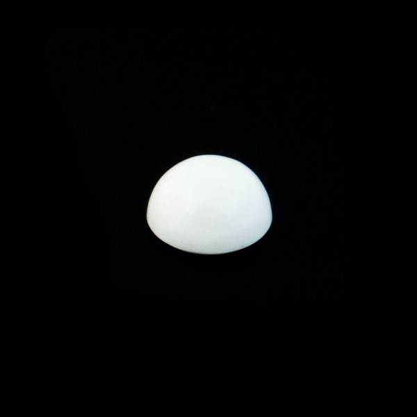 Cacholong, white, cabochon, round, 5.5 mm